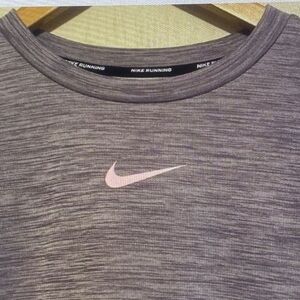 Nike‎ top